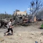 Dezenas de pessoas foram mortas após bombardeio de Israel contra campo de deslocamento, na Faixa de Gaza.