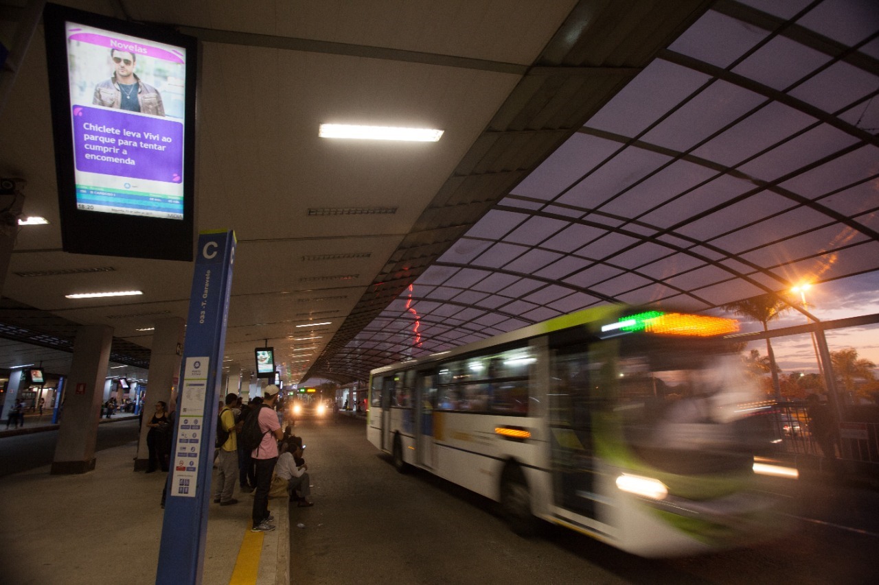 Ônibus passando por terminal em Goiânia. (Foto: Divulgação/ RedeMob)