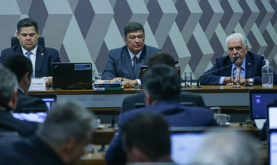 CCJ do Senado adia votação da PEC da autonomia financeira do BC