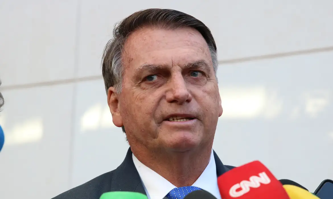 Defesa diz que Bolsonaro não tinha ingerência sobre joias recebidas