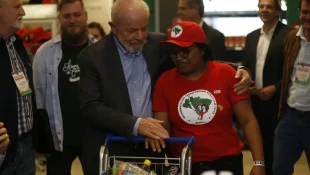 Lula faz reunião com dezenas de movimentos sociais em São Paulo