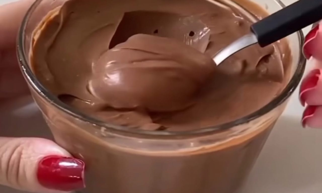 Deliciosa receita de mousse de chocolate com apenas 2 ingredientes