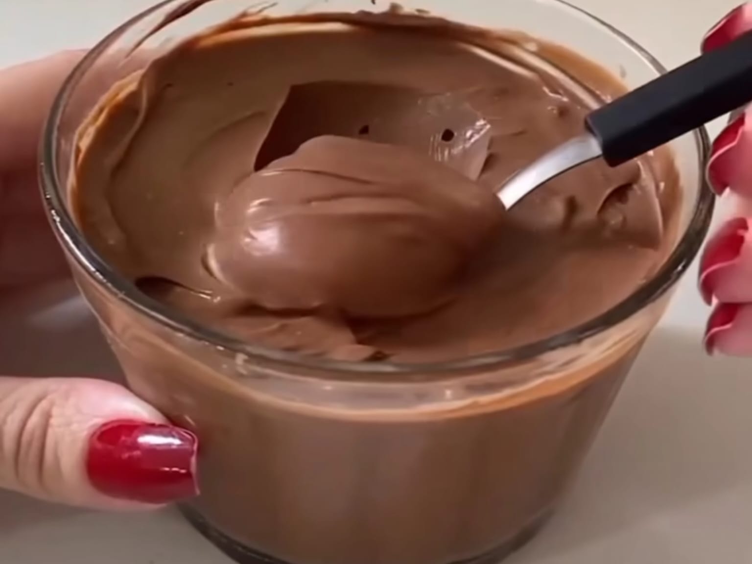 Deliciosa receita de mousse de chocolate com apenas 2 ingredientes