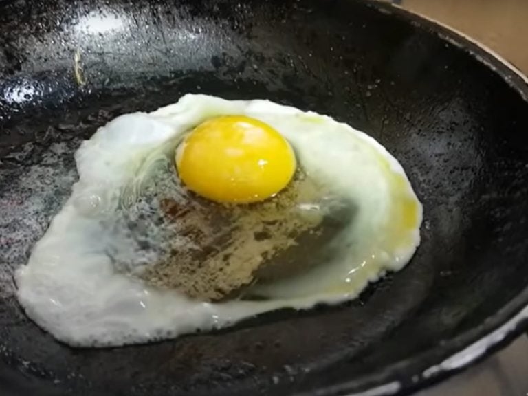 O jeito certo de fritar ovo: assim não gruda nem espirra óleo