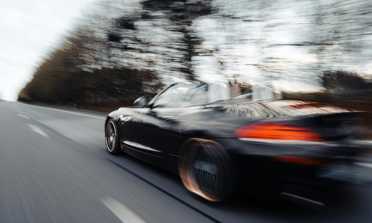 Significado dos sonhos: estar num carro em alta velocidade pode não ser o que parece