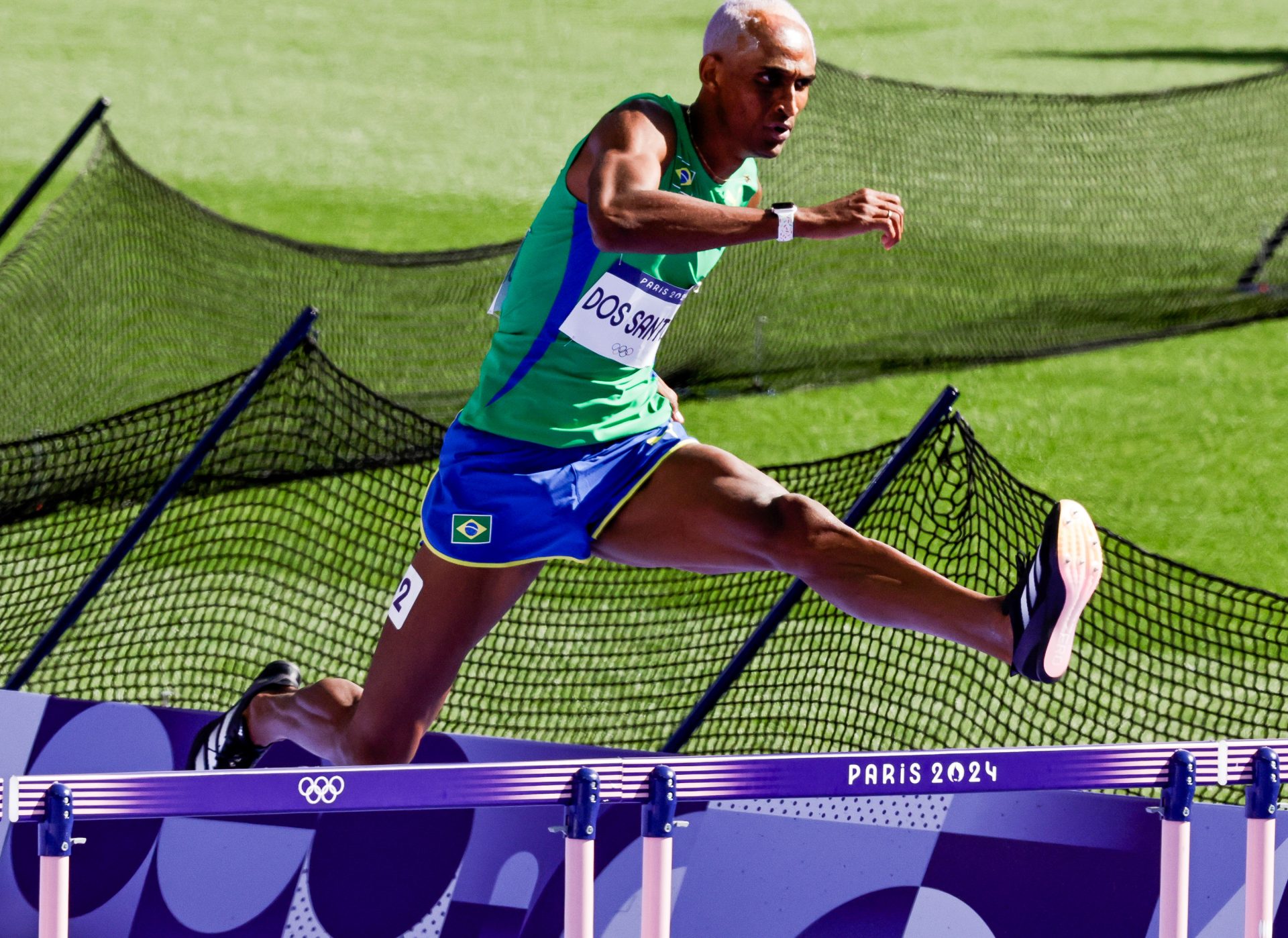 Piu supera desconfiança e leva bronze nos 400 m com barreira nas Olimpíadas