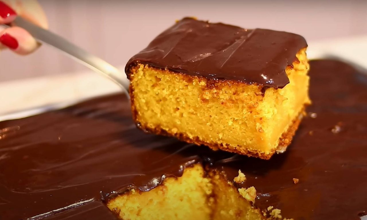 Receita de bolo de cenoura simples e gostoso