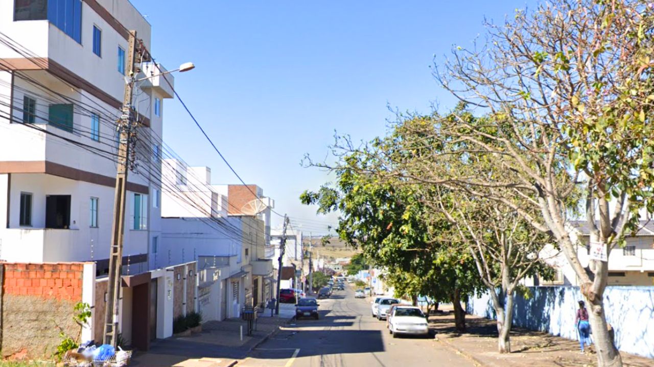 Rua da Cidade Universitária, em Anápolis. (Foto: Google)