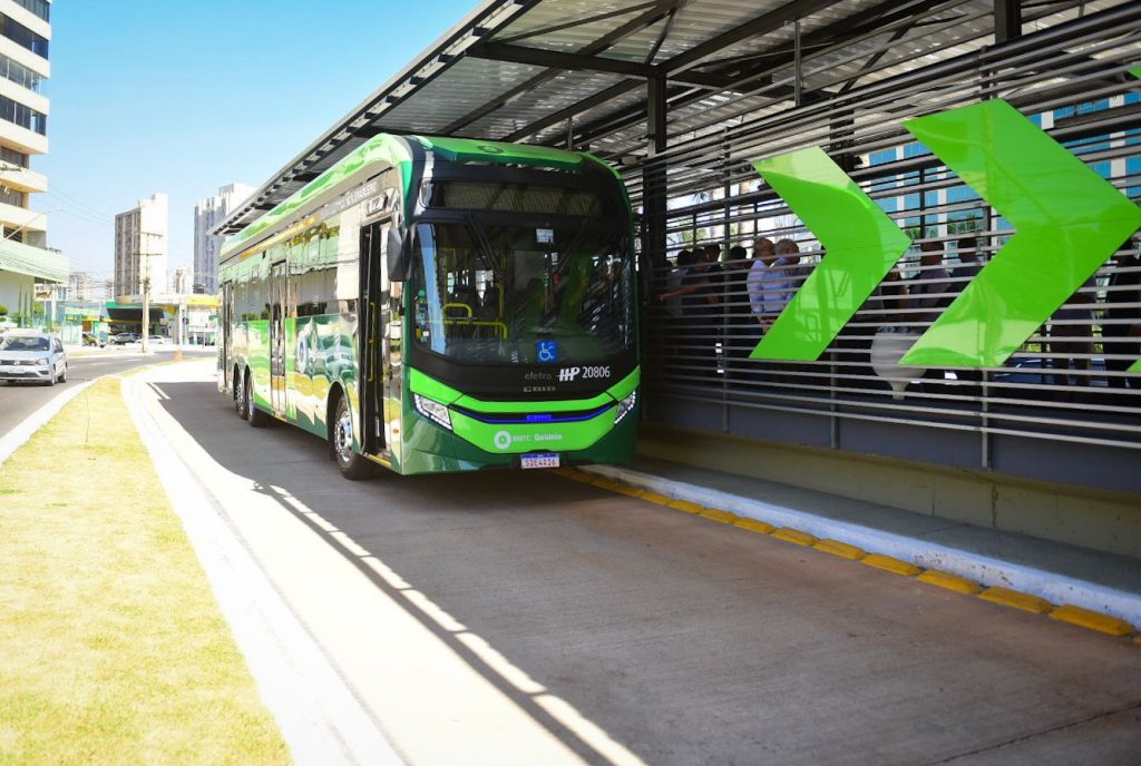 TCMGO analisa pedido de vistas contra Rogério Cruz por obras de acessibilidade no BRT em Goiânia