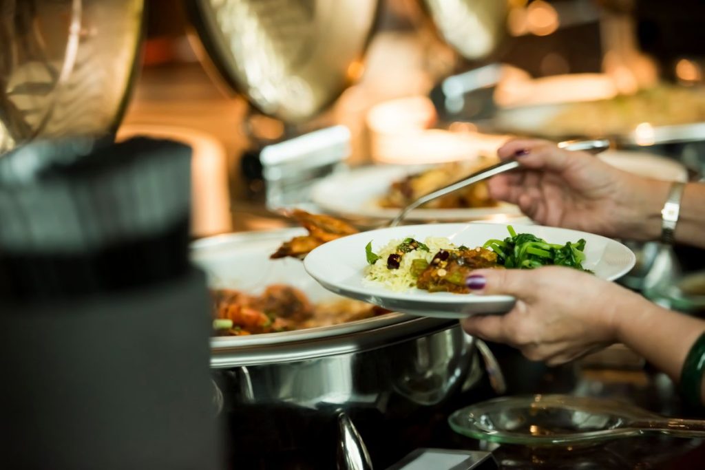 O horário ideal para almoçar, se você quer perder peso