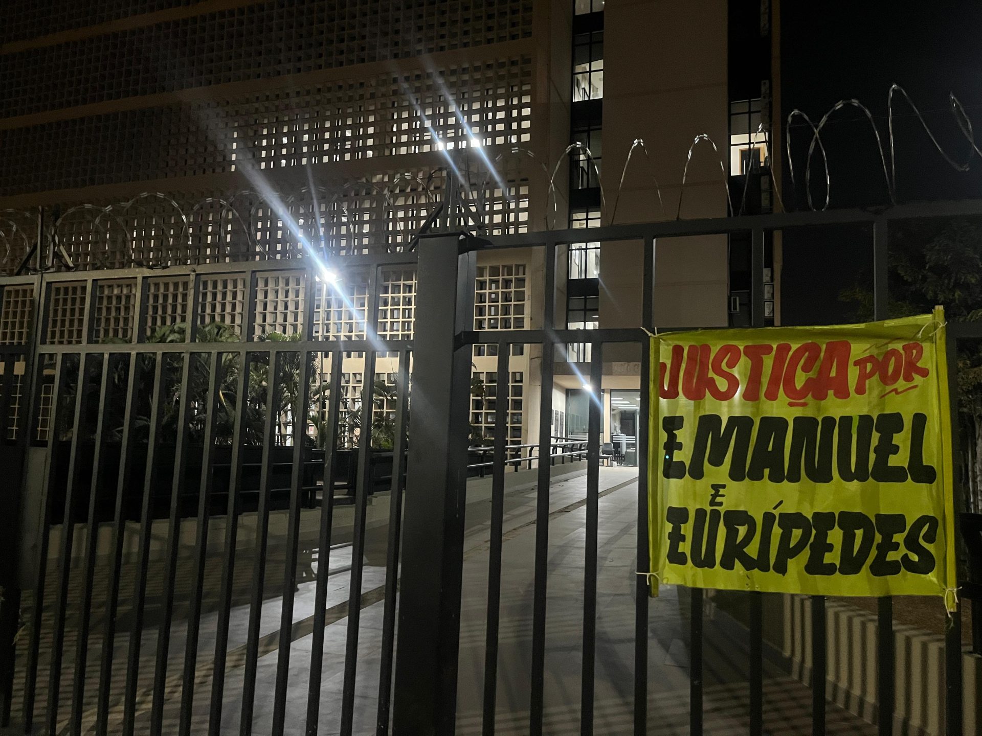 Fórum de Anápolis, na noite desta quarta-feira (28). (Foto: Caio Henrique)