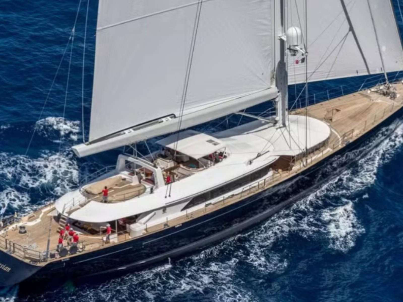 Naufrágio intrigou especialistas navais que dizem que barco deveria ter resistido à tempestade. (Foto: Divulgação/Yacht Charters Fleet)