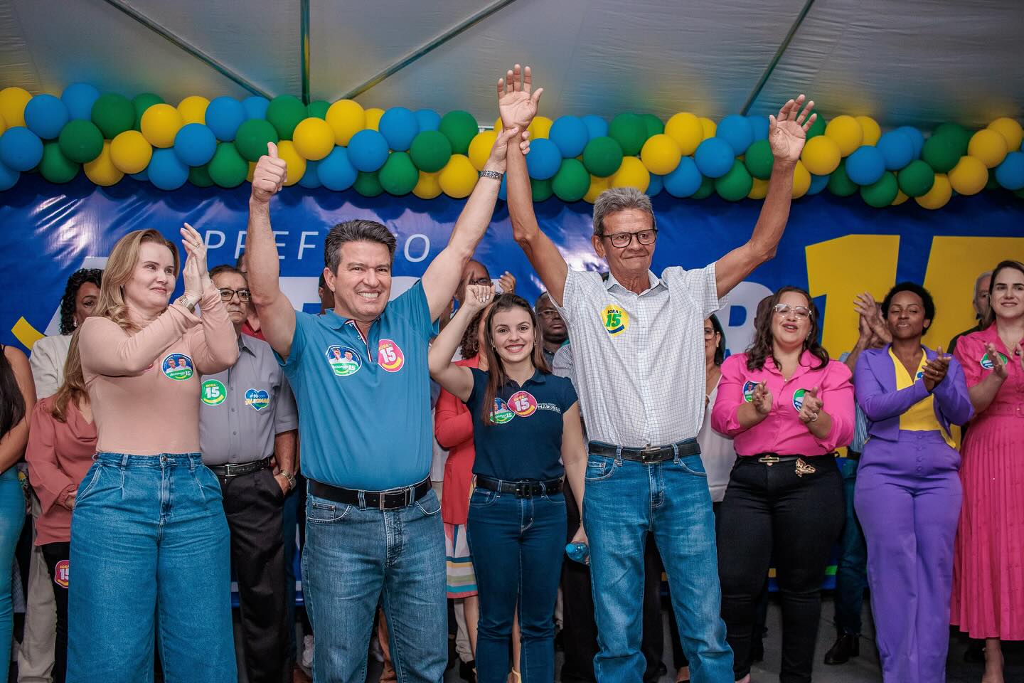 Aleomar Rezende (de azul) e Nico durante evento político. (Foto: Reprodução/Redes Sociais)