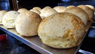 Receita de pão de queijo com só três ingredientes