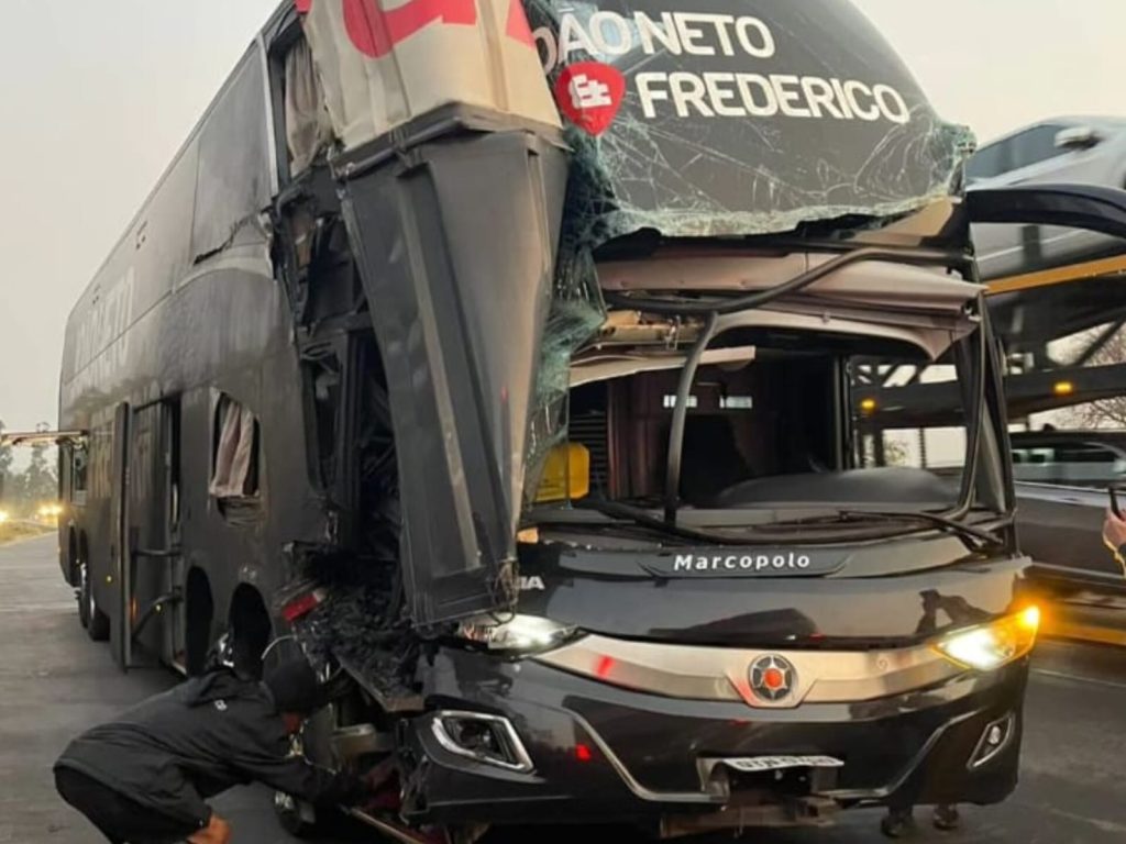 João Neto e Frederico se pronunciam após acidente de ônibus em Minas Gerais