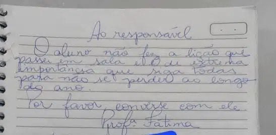 Professora envia bilhete aos pais de aluno e recebe resposta inesperada