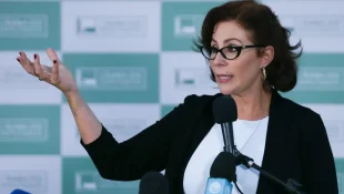 Deputada Carla Zambelli é internada e falta a depoimento no STF