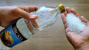 Despejar vinagre nos ralos de casa: para que serve e com que frequência deve ser feito