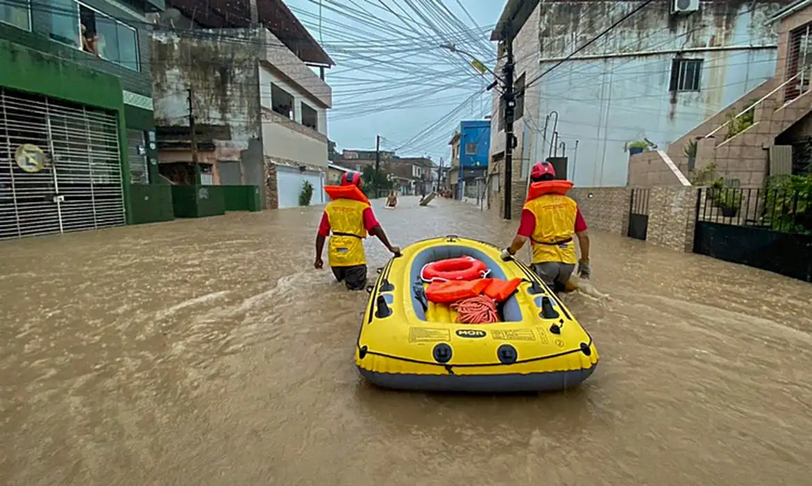 Mudanças climáticas e eventos extremos impactam vacinação no Brasil