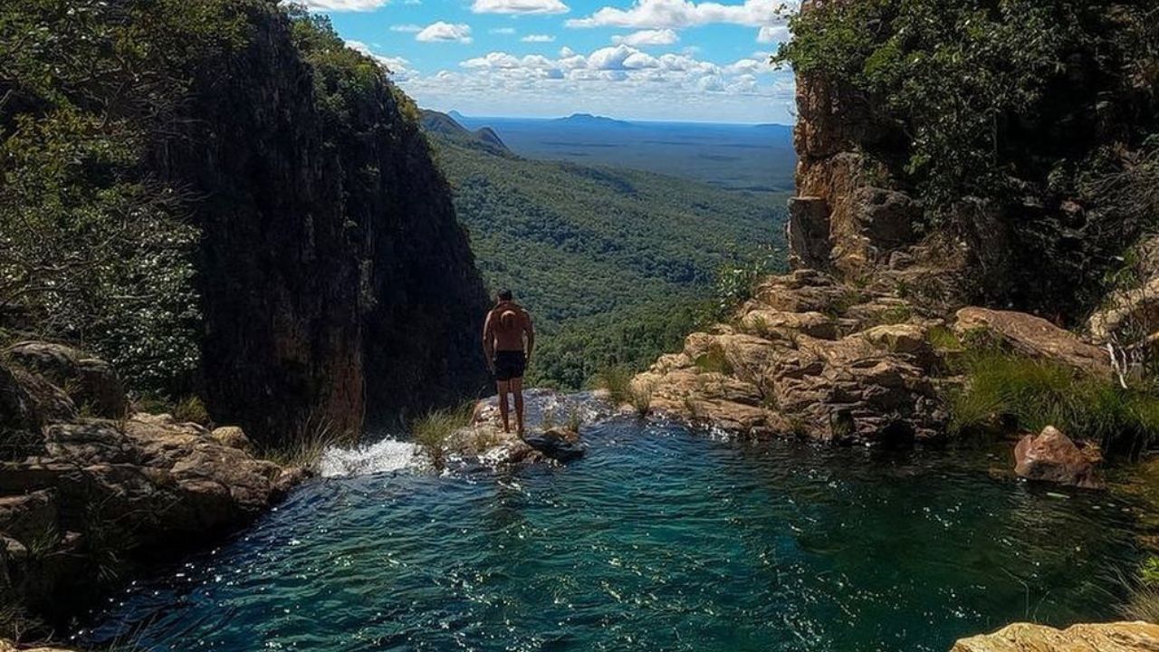 Cachoeira com borda infinita, na Chapada dos Veadeiros. (Foto: @lincolnvaladare)