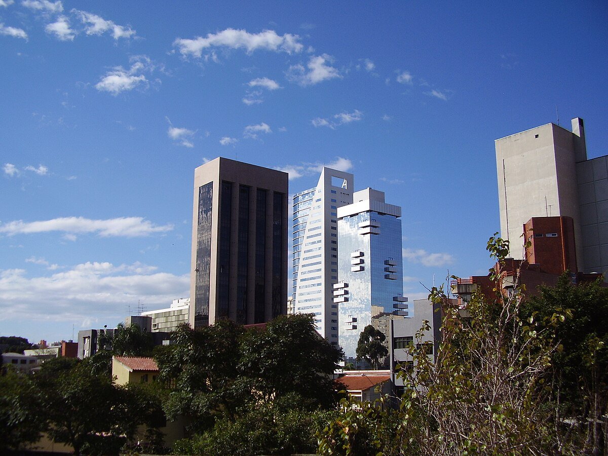 Curitiba, capital do Paraná. (Foto: Ilustração/Zé Andrade/Wikimedia)