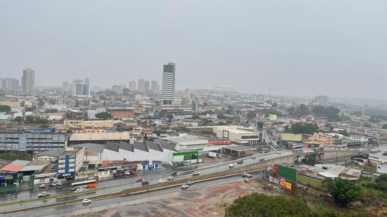 Chuva seguiu durante toda a madrugada, em Anápolis. (Foto: Samuel Leão)