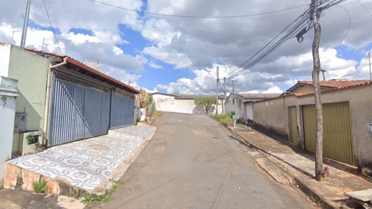 Travessa Ouvidor, no setor Vila São Jorge, em Anápolis. (Foto: Reprodução/ Google Street View