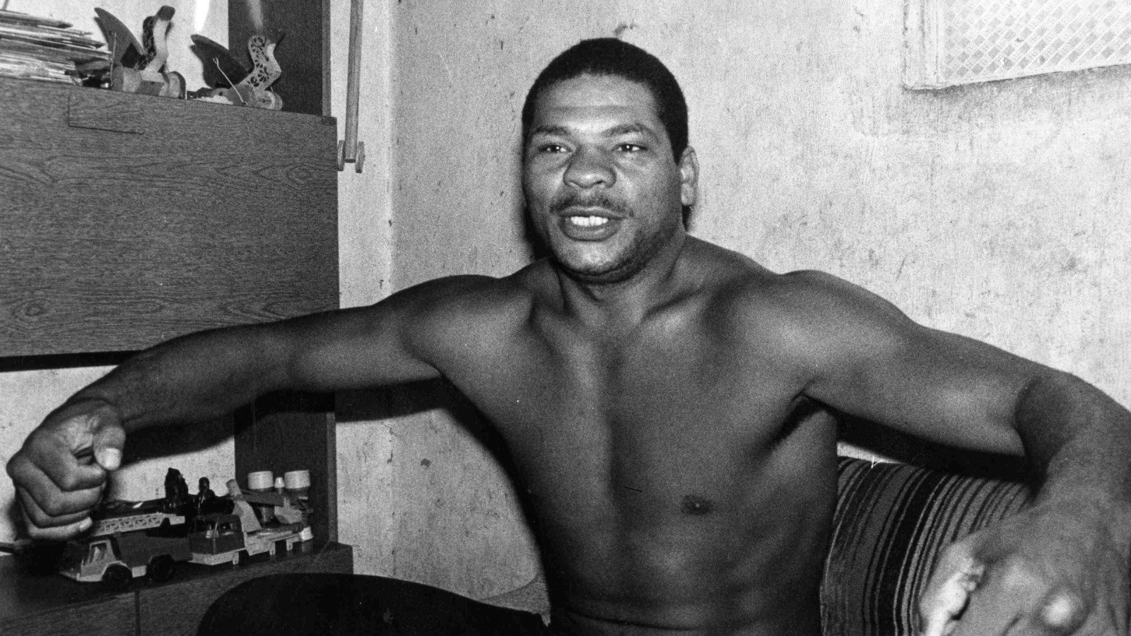 Morre Maguila, lenda do boxe brasileiro. (Foto: Matuiti Mayezo/Folhapress)