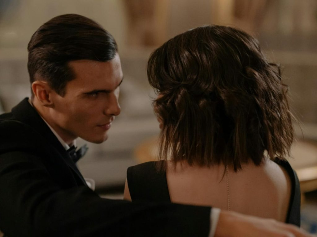 pessoas falsas 6 comportamentos que deixam claro que uma pessoa se encontra profundamente atraída por você