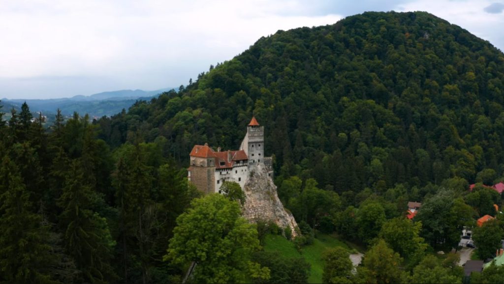 O país da Europa onde o real vale mais, tem castelos famosos, paisagens belíssimas e brasileiros não precisam de visto para entrar