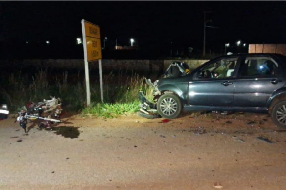 Motociclista morreu após colisão com carro, próximo a Pirenópolis. (Foto: Reprodução) 