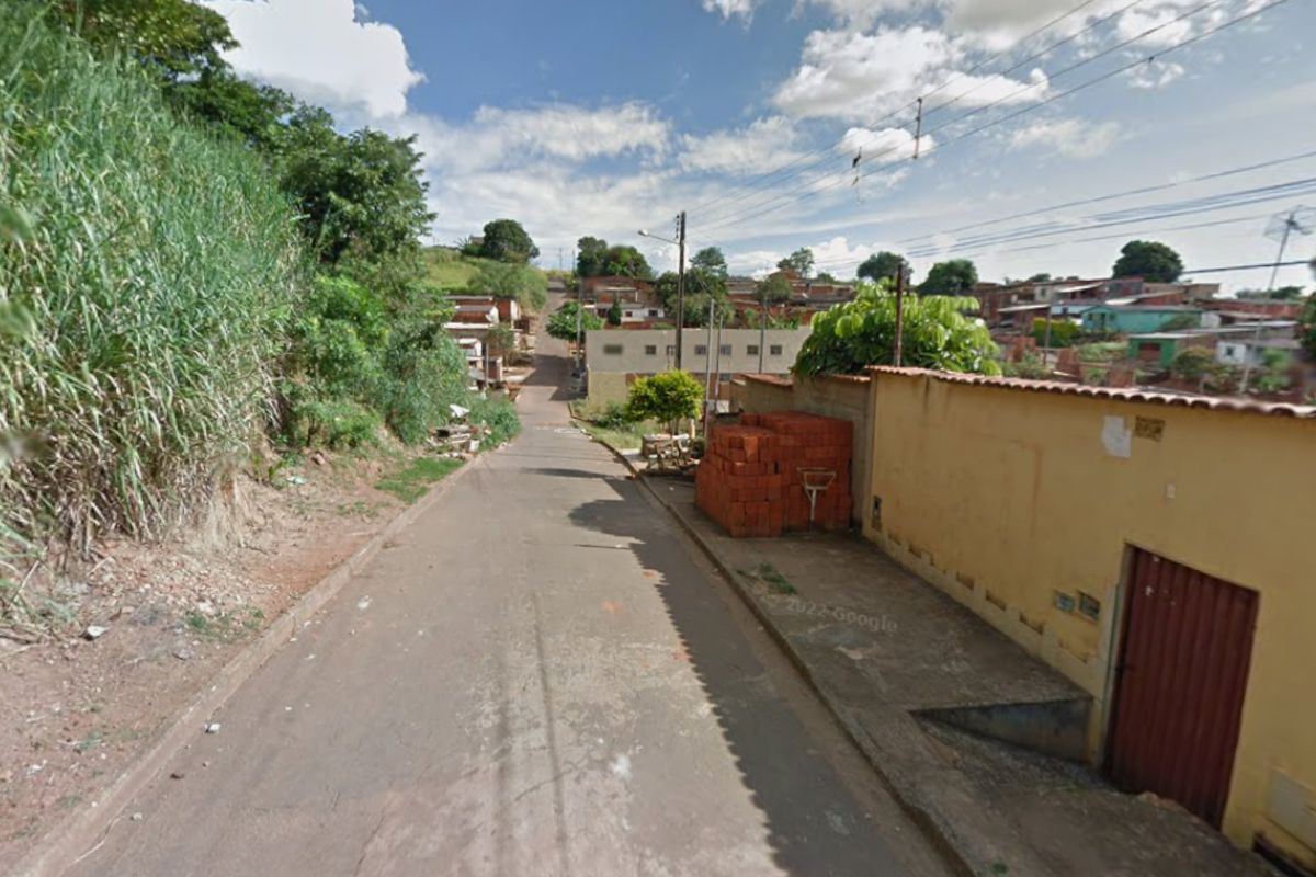 Caso ocorreu na Rua Cremilda, em Anápolis. (Foto: Captura/Google Street View)