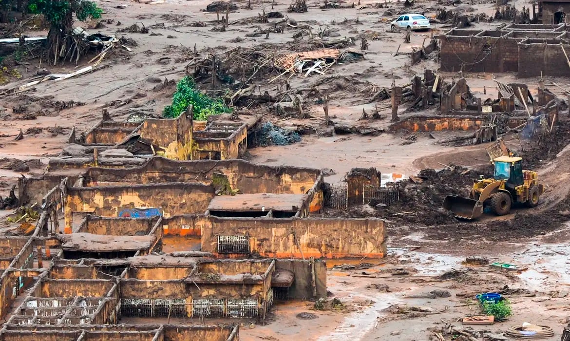 Desastre da barragem de Mariana, em Minas Gerais. (Foto: Antonio Cruz/ Agência Brasil)