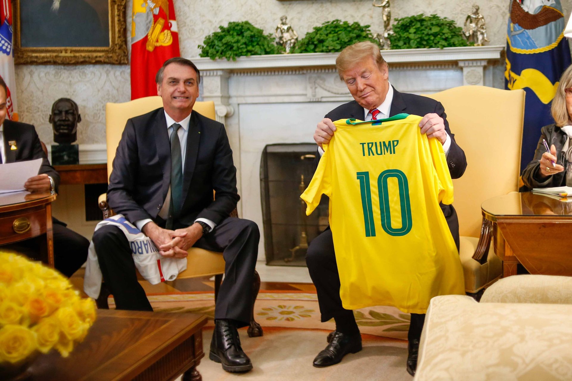 Bolsonaro depende do STF para recuperar passaporte e ir à posse de Trump