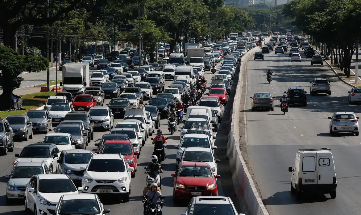 Saiba qual é a margem de erro dos radares de velocidade e evite multas