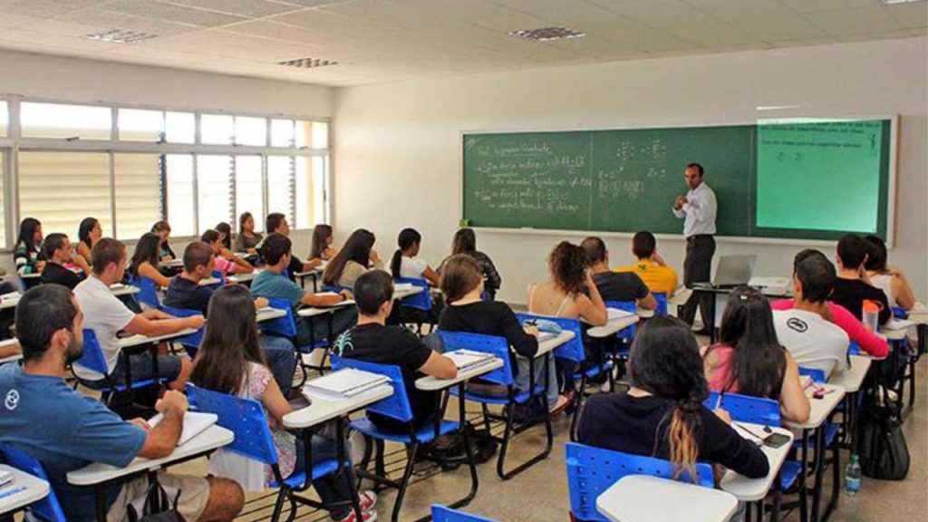 Divulgada a lista de cursos que mais exigem dedicação dos estudantes na faculdade