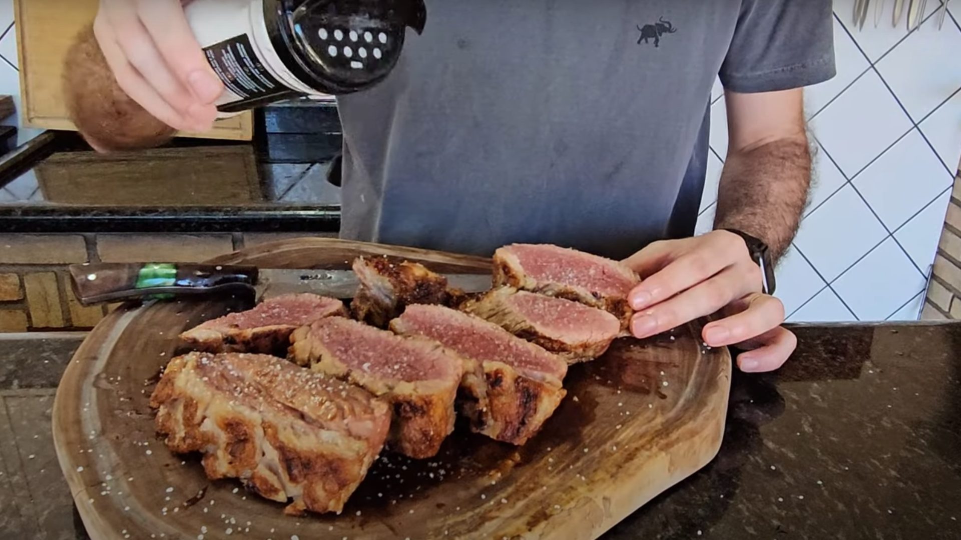 Conheça a carne de segunda que fica pau a pau com a picanha e o filé mignon