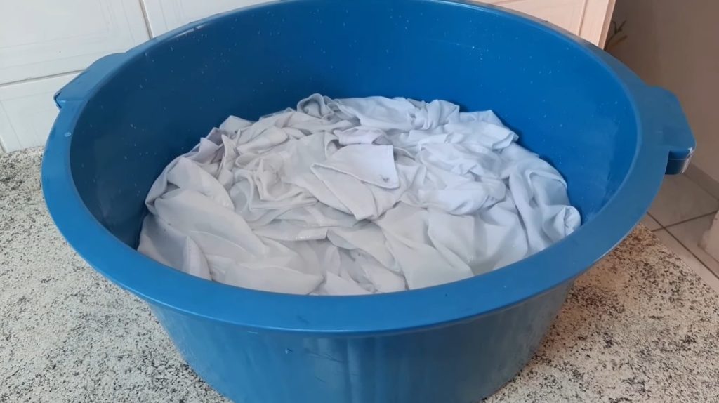 Segredo das lavanderias para deixar as roupas brancas, sem manchas e como novas é revelado