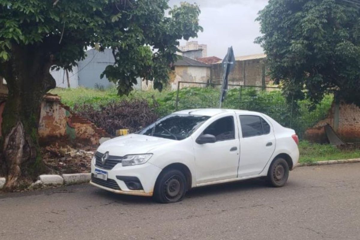 Motorista de aplicativo consegue recuperar carro roubado por motivo inusitado