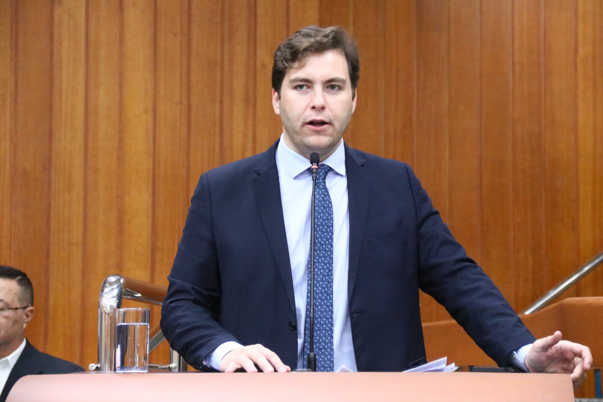 Lucas Kitão apresenta projeto de lei para evitar cortes de energia em unidades de saúde de Goiânia