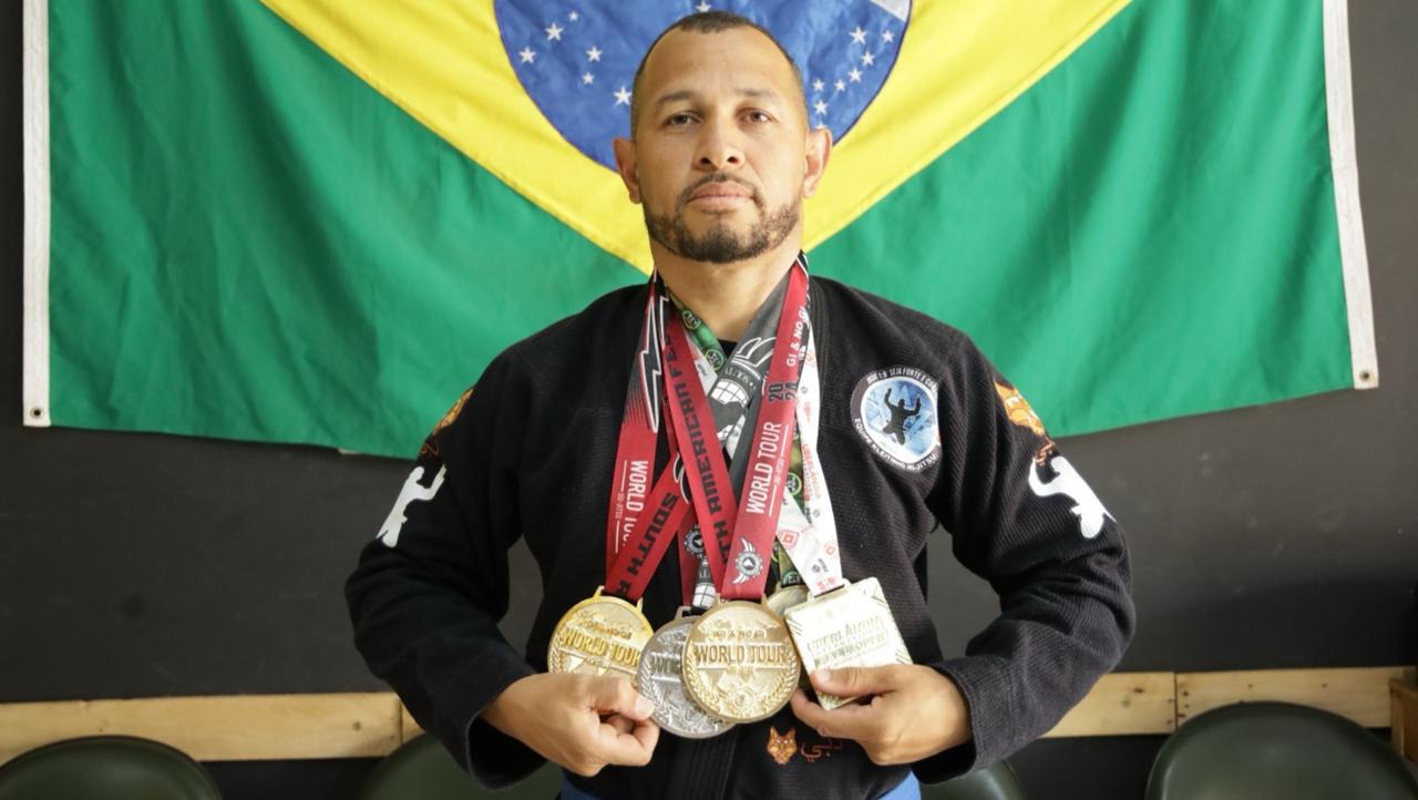 Campeão mundial: lutador de jiu-jitsu de Aparecida fala sobre desafio de conciliar rotina de pai, barbeiro e atleta