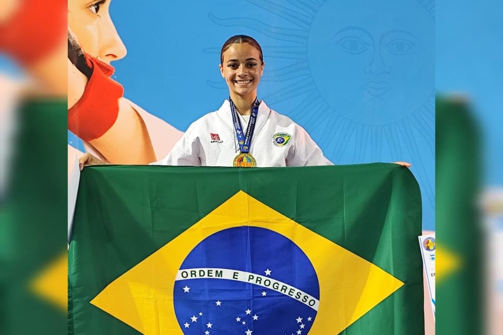 Campeã mundial de karatê, jovem de Anápolis busca patrocínio e sonha em ser psicóloga esportiva