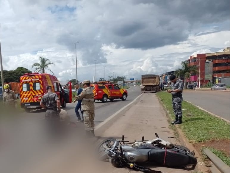 Duas mulheres morrem em gravíssimo acidente envolvendo moto, carro e carreta na BR-040