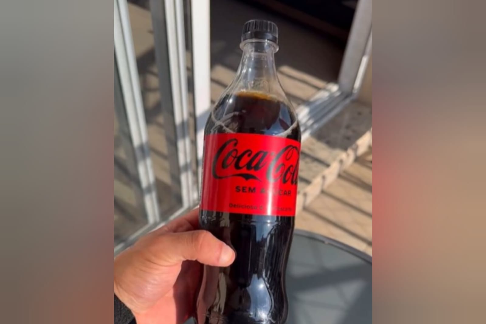 Segredo para deixar a Coca-Cola ou qualquer outra bebida estralando de tanto gelada em poucos minutos