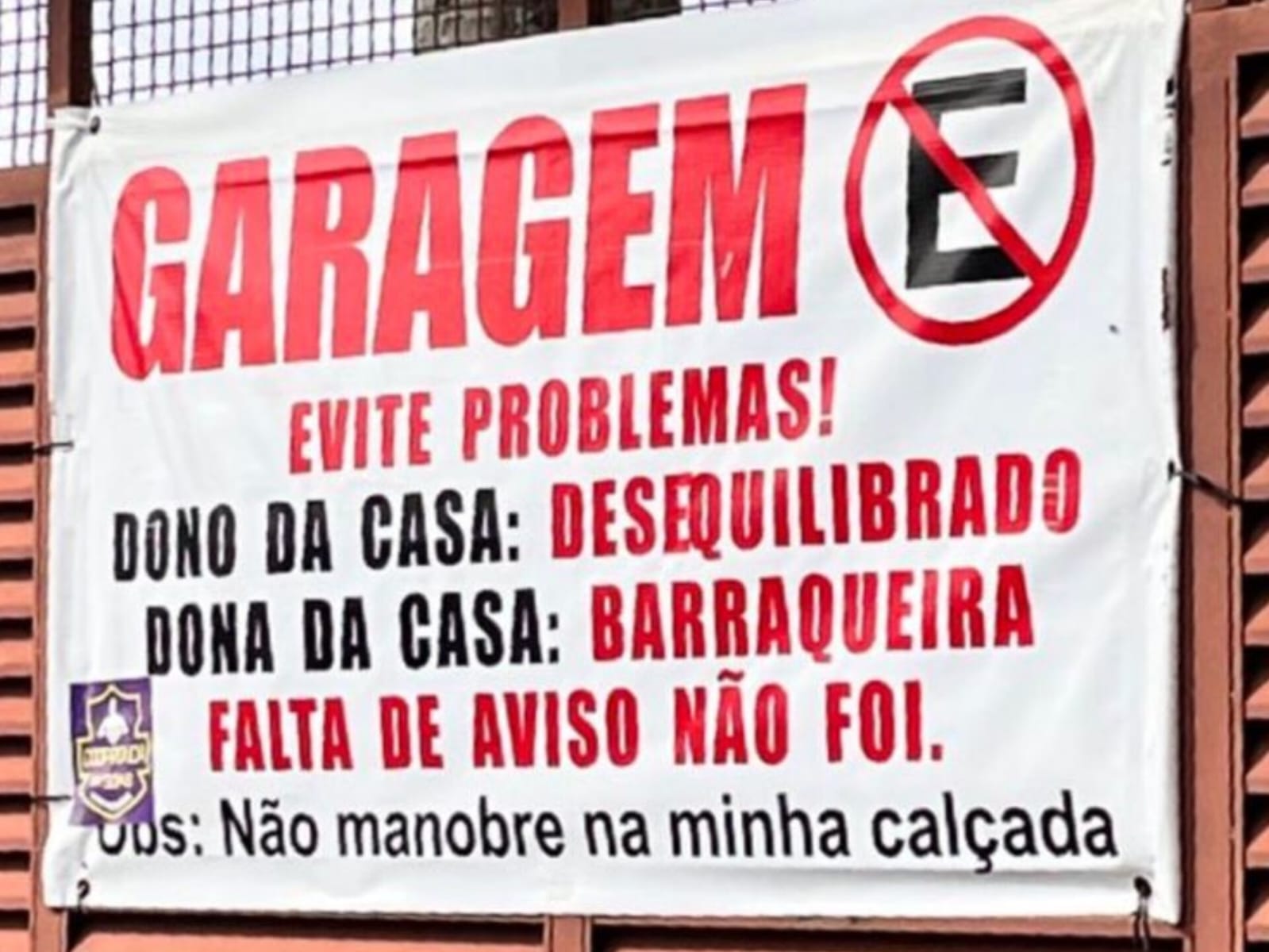 Placa chama atenção de motoristas folgados em Goiânia