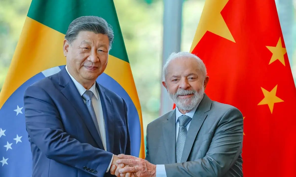 Xi Jinping é recebido por Lula no Palácio da Alvorada