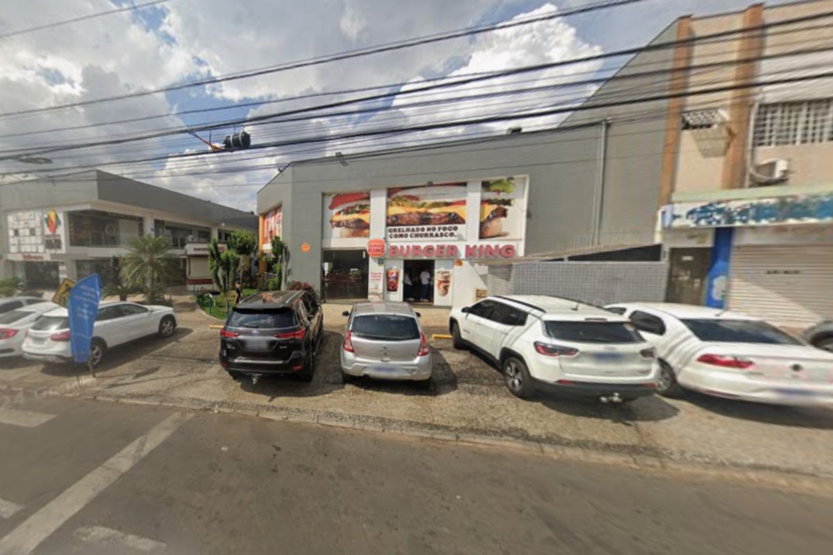 Caso ocorreu no Burger King da avenida São Franscisco. (Foto: Captura/Google Street View)