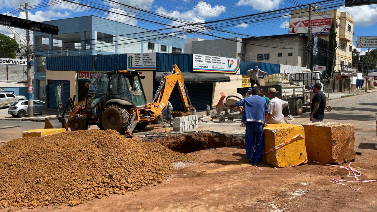 Prefeitura define prazo para reparar cratera da Avenida Contorno