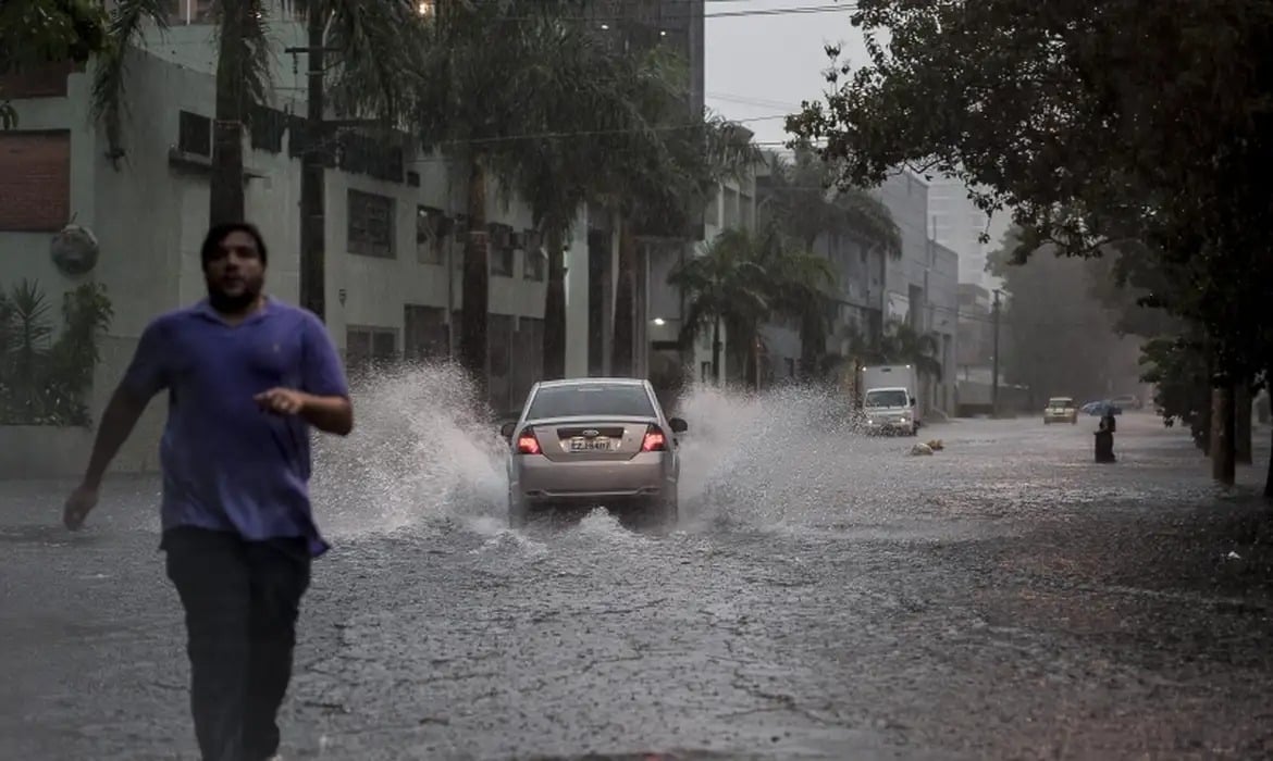 Chuvas causaram alagamentos em vários pontos. (Foto: Arquivo/Marcelo Camargo/Agência Brasil)