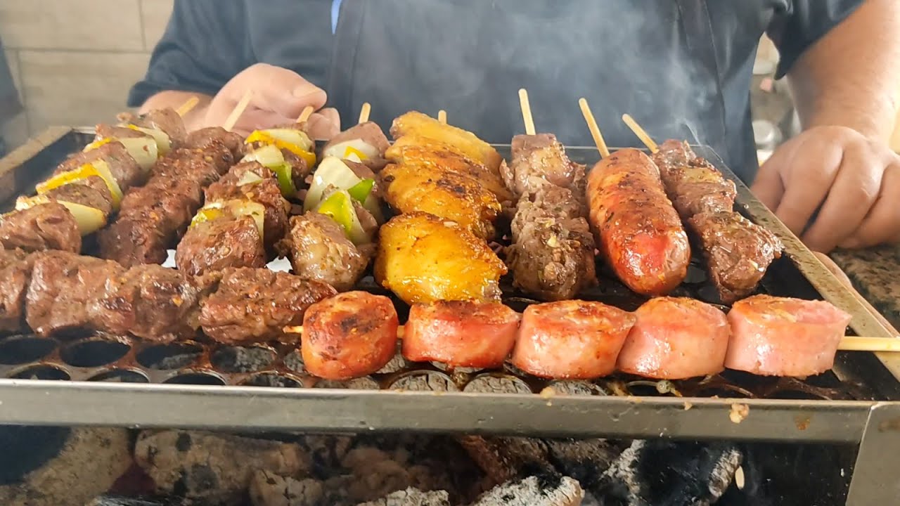 6 carnes baratas para fazer churrasco de espetinho no final de semana